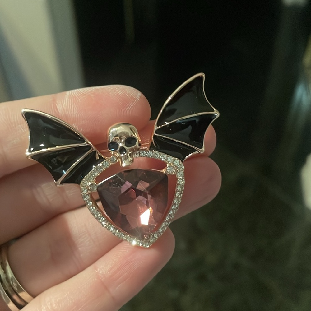 Gothic Skull & Bat Brooch - Picture 2 of 5